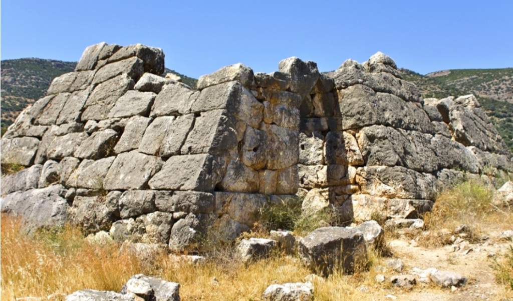 LA PIRÁMIDE HELLINIKON DE GRECIA: UN MISTERIO PARA LA CIENCIA LA PIRÁMIDE HELLINIKON DE GRECIA: UN MISTERIO PARA LA CIENCIA