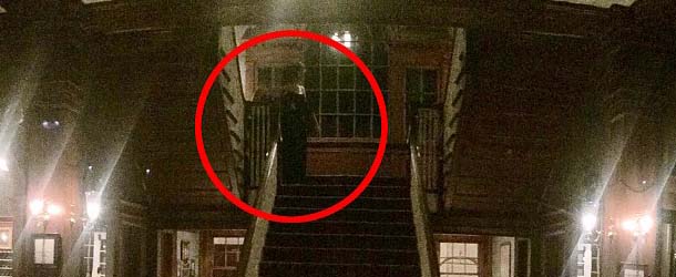 Huésped del Hotel Stanley fotografía una espeluznante figura fantasmal en el vestíbulo