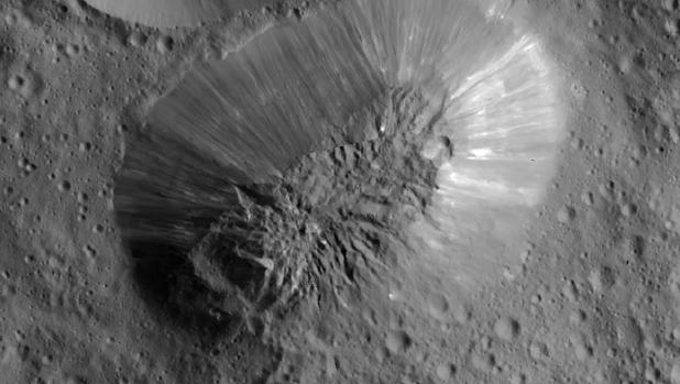 Ceres: Descubren que el misterioso planeta enano contiene agua en su superficie