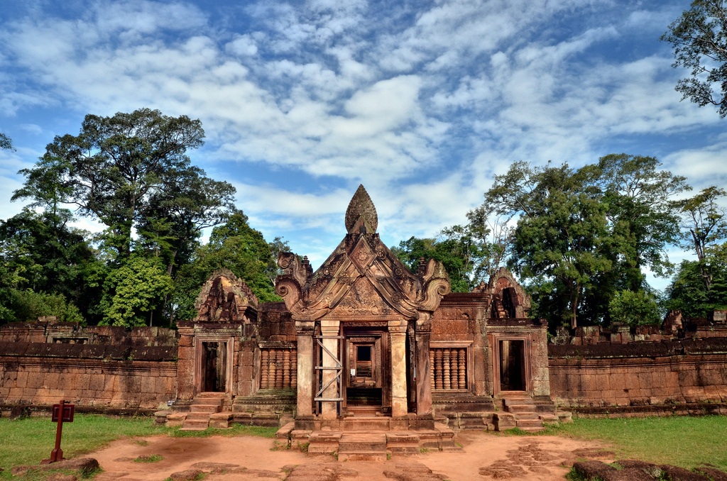 Entrada. Banteay Srei 13
