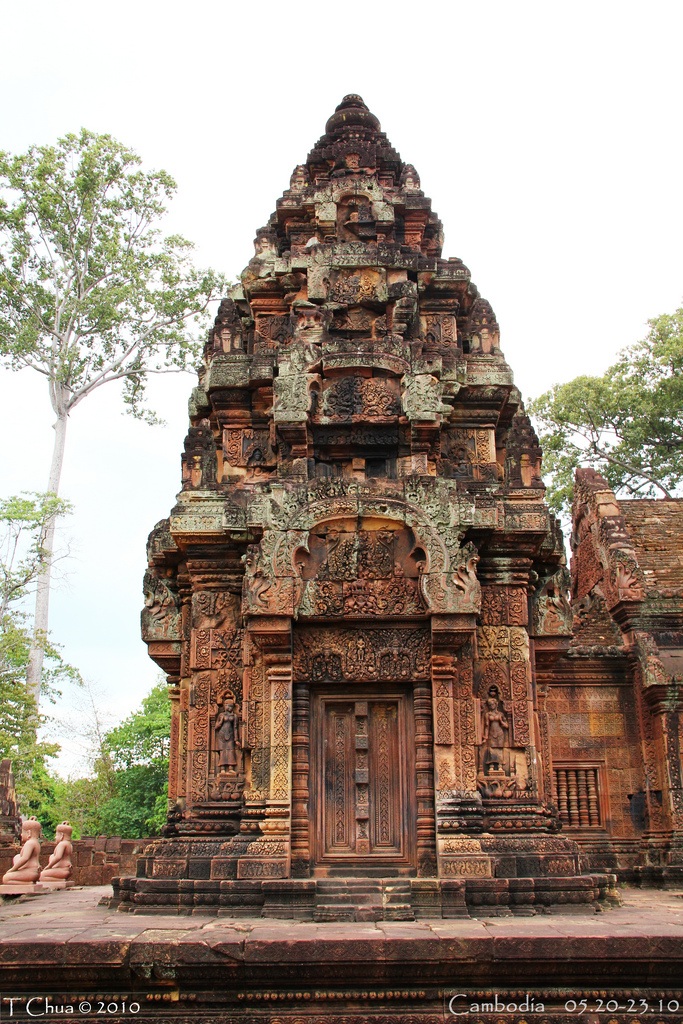False door (for spirits) on the south tower. Banteay Srei 6
