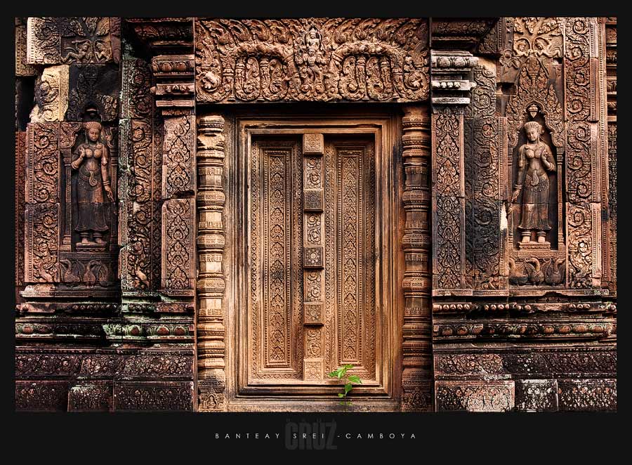 False door (for spirits) on the south tower. Banteay Srei 7