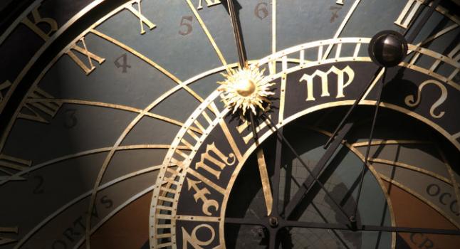viaje en el tiempo, reloj astronomico