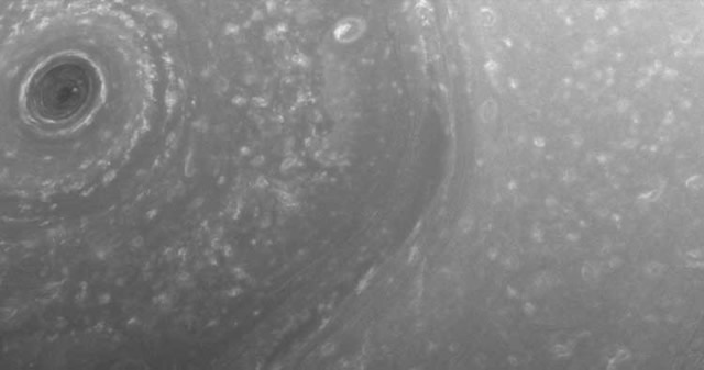 Sonda Cassini obtiene imágenes insólitas de Saturno
