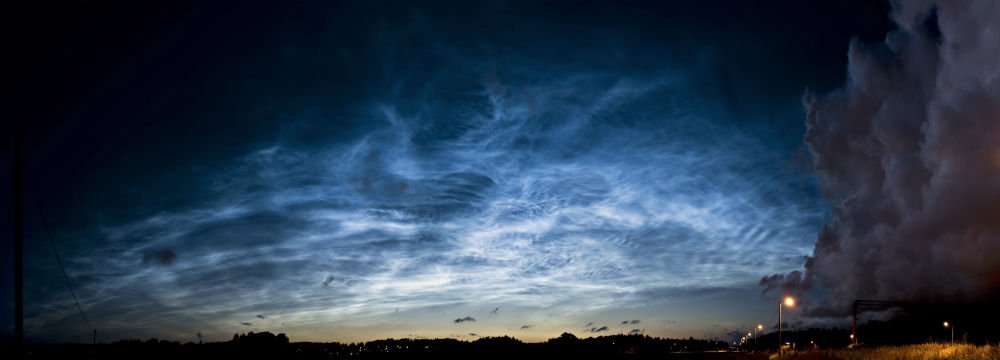 Nubes noctilucentes visto en Finlandia en 2009.
