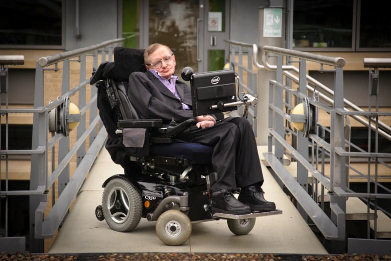 Hawking disminuye fecha de caducidad de la civilización