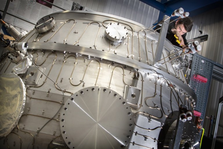 Reactor de Fusión en UK alcanza los 100 millones de °C y consigue su primer Plasma