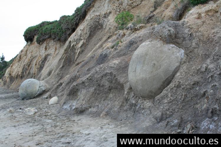 LAS MISTERIOSAS ESFERAS DE PIEDRA “MOERAKI” DE NUEVA ZELANDA LAS MISTERIOSAS ESFERAS DE PIEDRA “MOERAKI” DE NUEVA ZELANDA