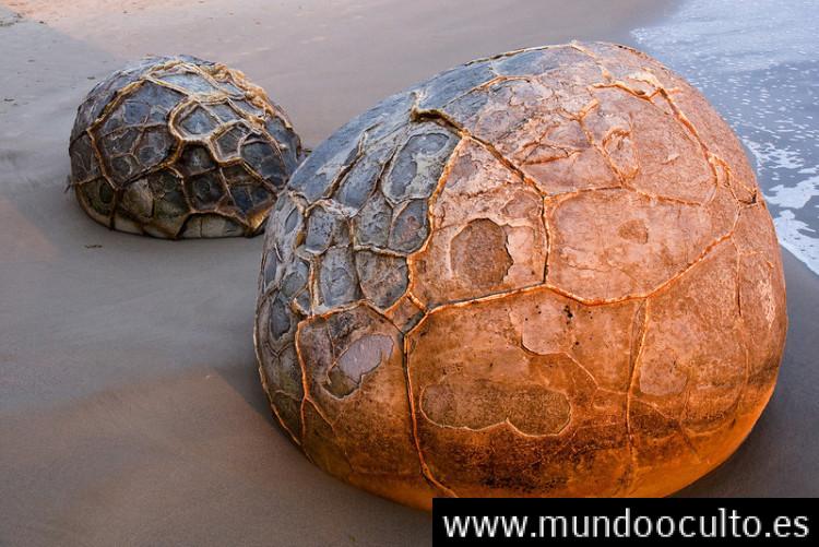 LAS MISTERIOSAS ESFERAS DE PIEDRA “MOERAKI” DE NUEVA ZELANDA LAS MISTERIOSAS ESFERAS DE PIEDRA “MOERAKI” DE NUEVA ZELANDA