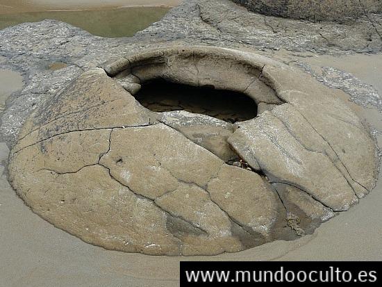 LAS MISTERIOSAS ESFERAS DE PIEDRA “MOERAKI” DE NUEVA ZELANDA LAS MISTERIOSAS ESFERAS DE PIEDRA “MOERAKI” DE NUEVA ZELANDA