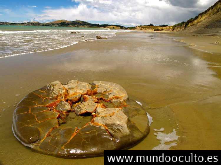 LAS MISTERIOSAS ESFERAS DE PIEDRA “MOERAKI” DE NUEVA ZELANDA LAS MISTERIOSAS ESFERAS DE PIEDRA “MOERAKI” DE NUEVA ZELANDA
