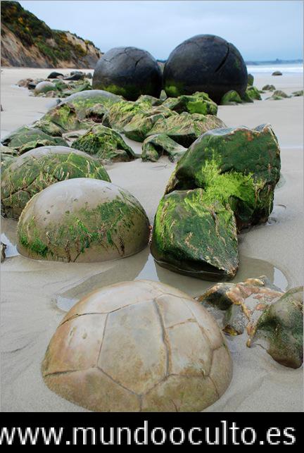 LAS MISTERIOSAS ESFERAS DE PIEDRA “MOERAKI” DE NUEVA ZELANDA LAS MISTERIOSAS ESFERAS DE PIEDRA “MOERAKI” DE NUEVA ZELANDA
