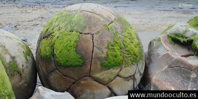 LAS MISTERIOSAS ESFERAS DE PIEDRA “MOERAKI” DE NUEVA ZELANDA LAS MISTERIOSAS ESFERAS DE PIEDRA “MOERAKI” DE NUEVA ZELANDA