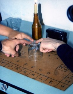 OUIJA, PSICOFONÍAS Y OTROS PELIGROS: ¿JUGAMOS AL ESPIRITISMO?
