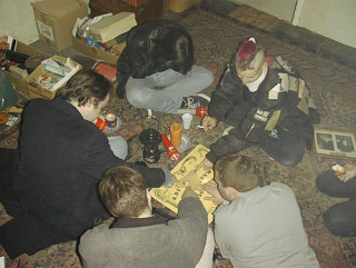 OUIJA, PSICOFONÍAS Y OTROS PELIGROS: ¿JUGAMOS AL ESPIRITISMO?