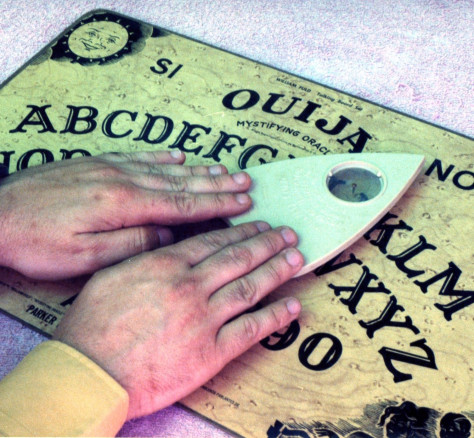 OUIJA, PSICOFONÍAS Y OTROS PELIGROS: ¿JUGAMOS AL ESPIRITISMO? OUIJA, PSICOFONÍAS Y OTROS PELIGROS: ¿JUGAMOS AL ESPIRITISMO?