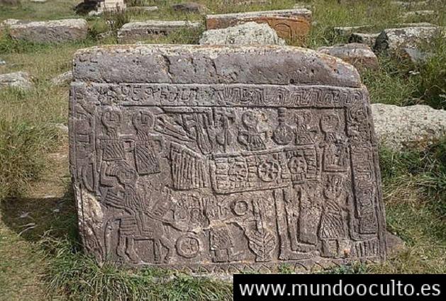 El Stonehenge de Armenia: Anterior a las pirámides de Egipto por tres mil años El Stonehenge de Armenia: Anterior a las pirámides de Egipto por tres mil años