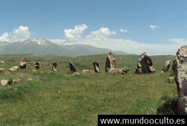 El Stonehenge de Armenia: Anterior a las pirámides de Egipto por tres mil años El Stonehenge de Armenia: Anterior a las pirámides de Egipto por tres mil años