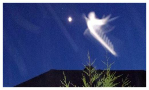 Capturan extraña figura en el cielo de Londres