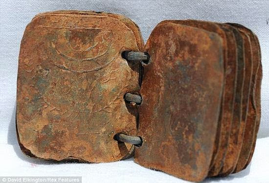 70 Libros de Metal hallados en Jordania Podrían Cambiar la Historia Bíblica
