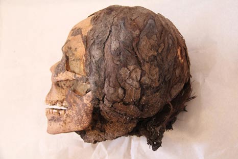 mujer egipcia con extensiones de cabello descubiertos en Armana,,3300 años