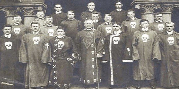 Las 13 familias illuminati que gobiernan secretamente el mundo Las 13 familias illuminati que gobiernan secretamente el mundo