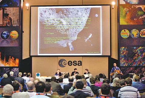 La Agencia Espacial Europea anuncia que cerca de 500 asteroides amenazan la Tierra