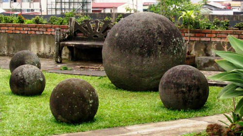 Las esferas de piedra repartidas por todo el mundo