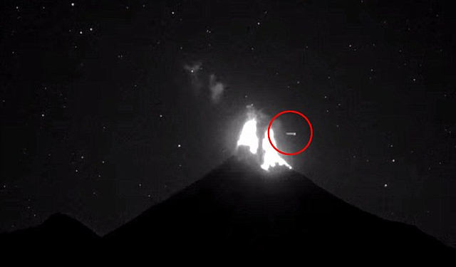 ¿Provocó un OVNI la erupción de un volcán en México?