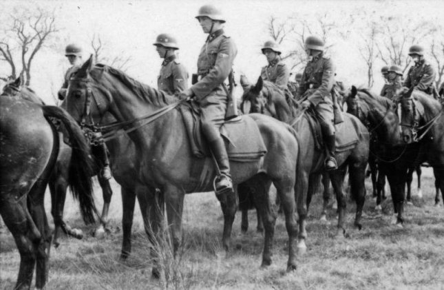 ADOLF HITLER: HOMBRE DE PAZ QUE OFRECIÓ LA PAZ 5 VECES A INGLATERRA ADOLF HITLER: HOMBRE DE PAZ QUE OFRECIÓ LA PAZ 5 VECES A INGLATERRA