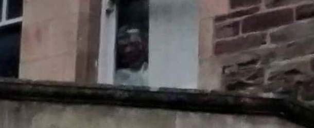 Aterrador rostro aparece en una fotografía de un manicomio abandonado de Gales Aterrador rostro aparece en una fotografía de un manicomio abandonado de Gales