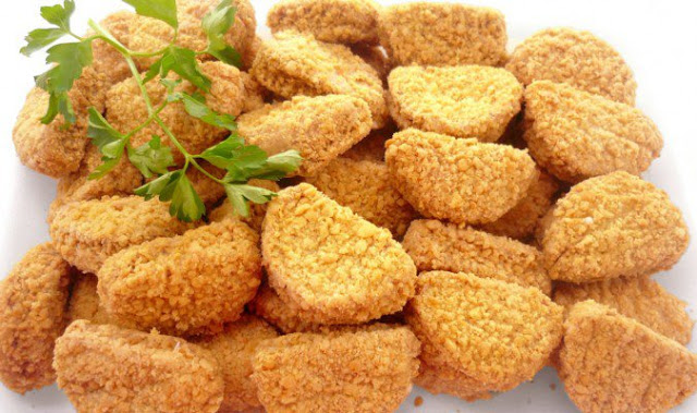 Chef expone un escandaloso proceso en la elaboración de los nuggets de pollo Chef expone un escandaloso proceso en la elaboración de los nuggets de pollo
