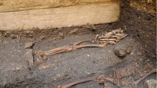 LA LEYENDA DE LOS CADÁVERES SIN CABEZA LA LEYENDA DE LOS CADÁVERES SIN CABEZA