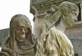 UN CEMENTERIO DE COLMILLOS AFILADOS