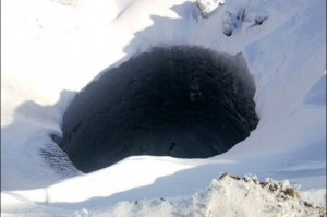 Descifran el misterioso origen de los gigantescos agujeros en Siberia (y son malas noticias