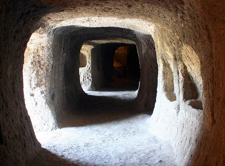 Los misteriosos antiguos etruscos subterráneos y las piramides en italia Los misteriosos antiguos etruscos subterráneos y las piramides en italia