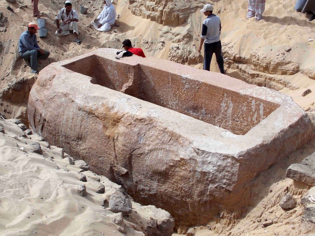 Sarcófago descubierto en Abydos de más de 60 toneladas