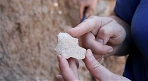 Científicos descubren la herramienta de piedra más antigua jamás hallada Científicos descubren la herramienta de piedra más antigua jamás hallada