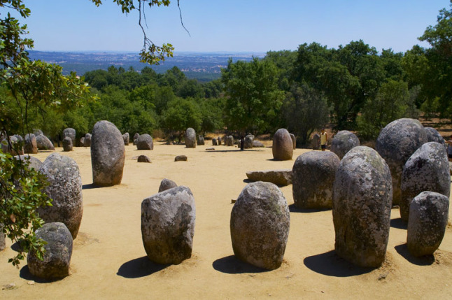 DOLMENES, CROMLECH, TÚMULOS Y MENHIRES