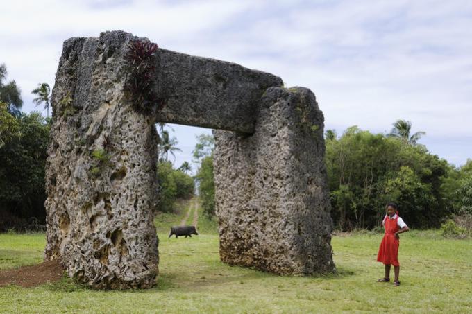 DOLMENES, CROMLECH, TÚMULOS Y MENHIRES