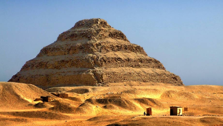 La magnifica pirámide escalonada de Zoser en Saqqara La magnifica pirámide escalonada de Zoser en Saqqara