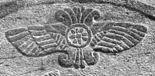 DE DIOSES Y DISCOS SOLARES ALADOS