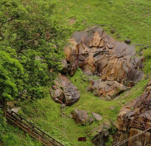 Los Misteriosos Unakoti bajorrelieves y la maldición de un Dios