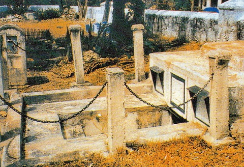 EL MISTERIO DE LOS ATAÚDES DESLIZANTES