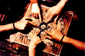 ¿CONOCES A ZOZO, EL ESPÍRITU MAS MALIGNO DE LA OUIJA?