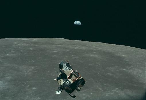 Hace 50 años tres astronautas comenzaron su viaje al satélite con un computador de vuelo más lento que un Smarphone actual