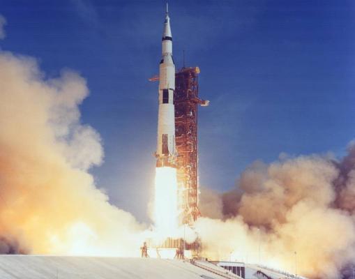 Hace 50 años tres astronautas comenzaron su viaje al satélite con un computador de vuelo más lento que un Smarphone actual