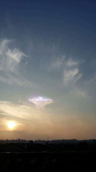 ¿Enorme Nave Extraterrestre o Fenómeno Meteorológico, Cumulonimbos en Lecco, Lombardía, Italia?