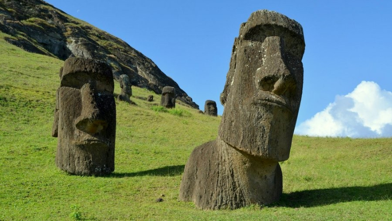 Los Enigmas de “La Isla de Pascua” Los Enigmas de “La Isla de Pascua”