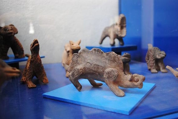 Humanos y dinosaurios: el misterio de la figura de Acámbaro Humanos y dinosaurios: el misterio de la figura de Acámbaro